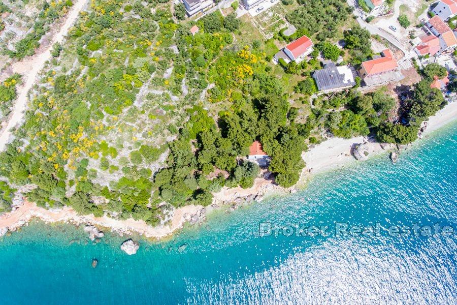 Земля под застройку в первом ряду от моря