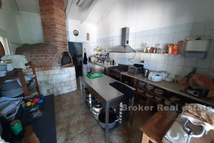 Restoran u prvom redu do mora