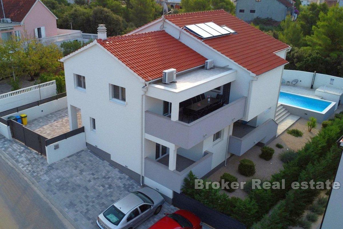 House with pool and sea view