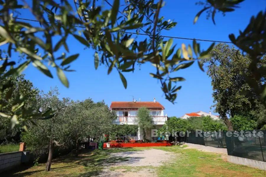 Detached house in the first row to the sea