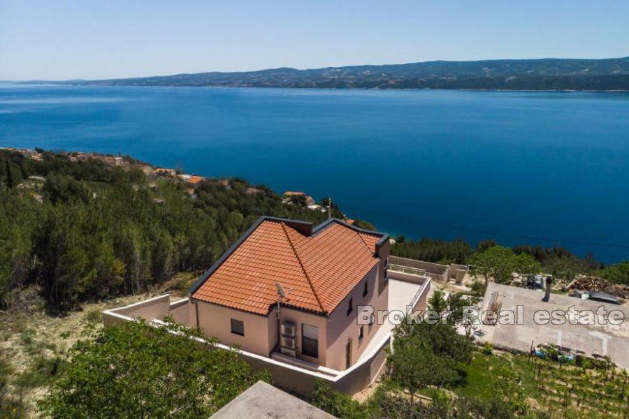 Moderne villa med basseng
