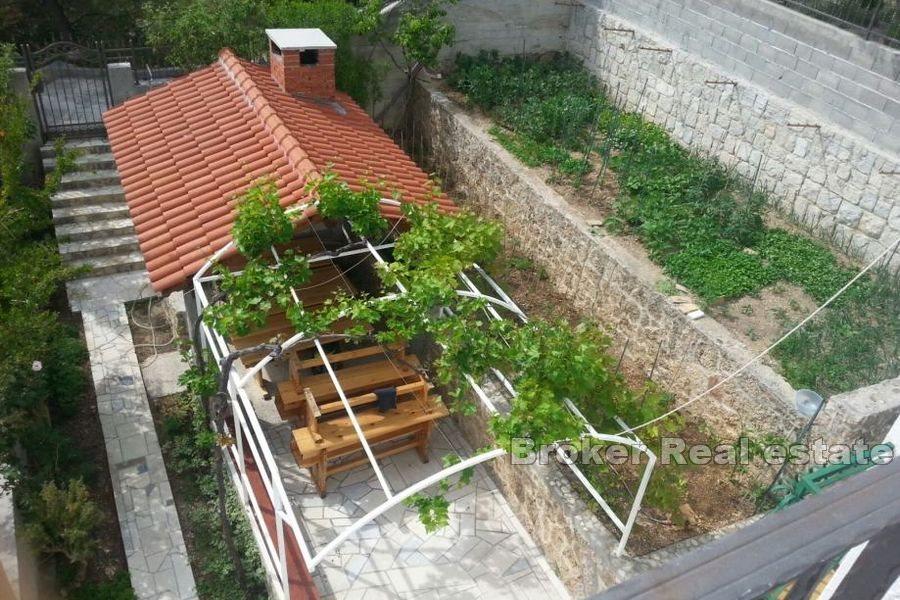 Apartmanska kuća s pogledom na more