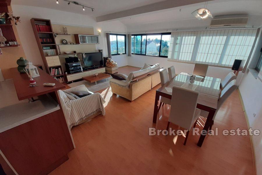 Apartament z dwiema sypialniami i widokiem na morze