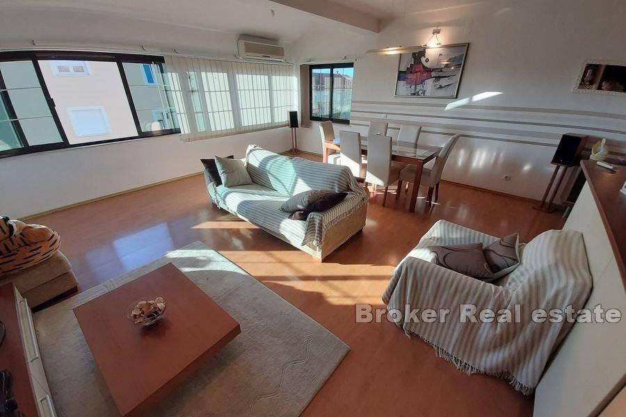 Apartament z dwiema sypialniami i widokiem na morze