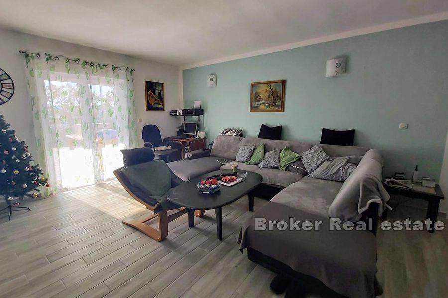 Three bedroom apartment with garden and sea view