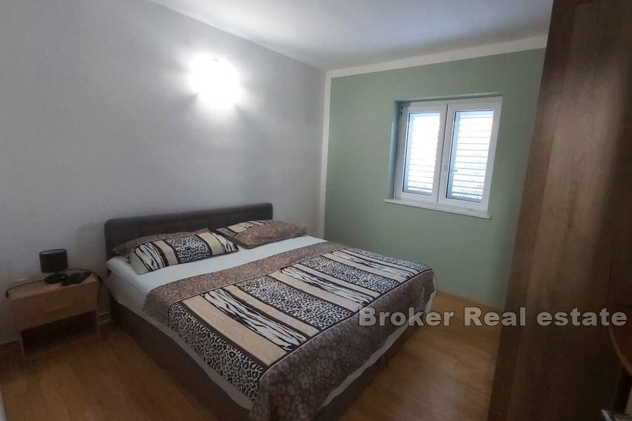 Apartament z trzema sypialniami z widokiem na ogród i morze