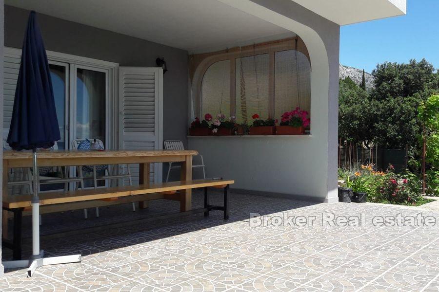 Trosoban apartman s vrtom i pogledom na more