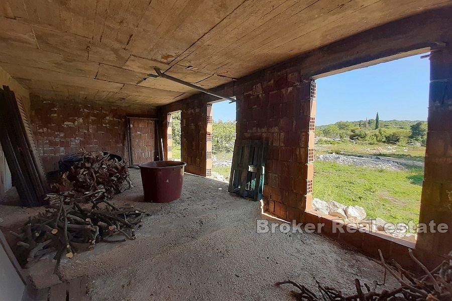 Casa indipendente incompiuta