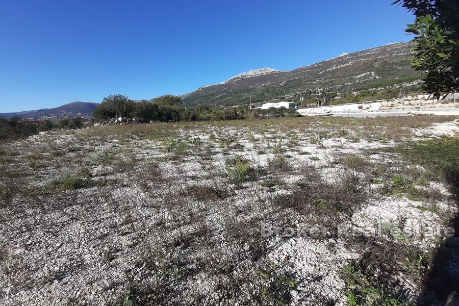 Kommersiell byggmark med havsutsikt