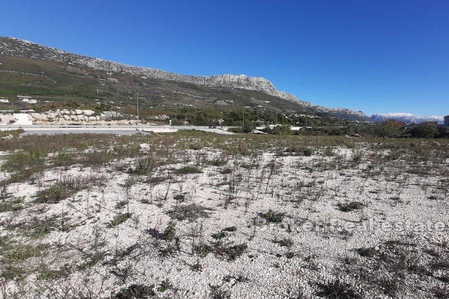 Kommersiell byggmark med havsutsikt