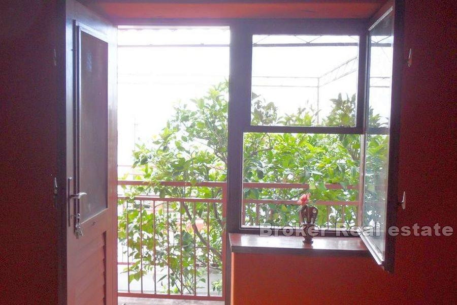 Steinhaus mit Meerblick