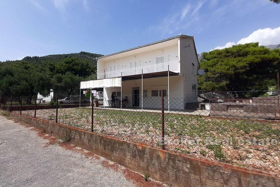 Detached family house