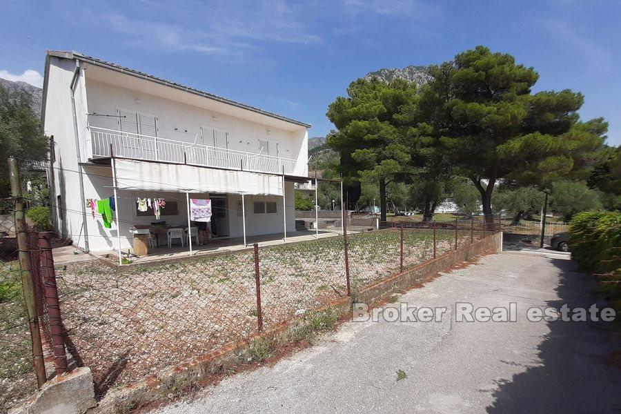 Detached family house