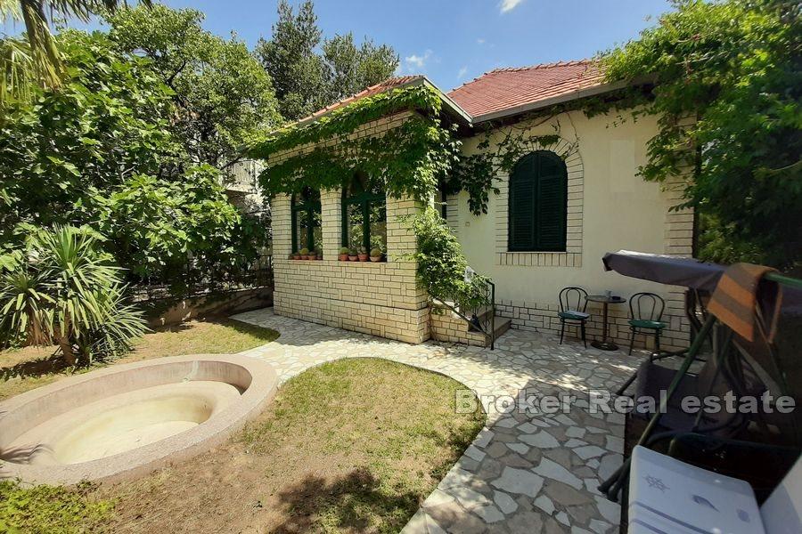 Detached house with a garden in the center