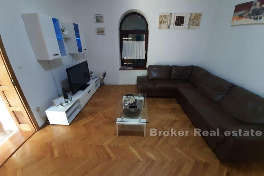 Detached house with a garden in the center