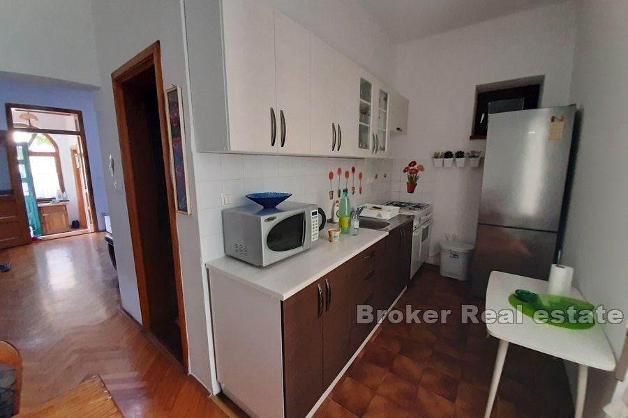 Detached house with a garden in the center