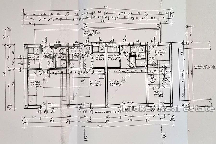 Rohbauhaus in erster Reihe am Meer auf drei Etagen