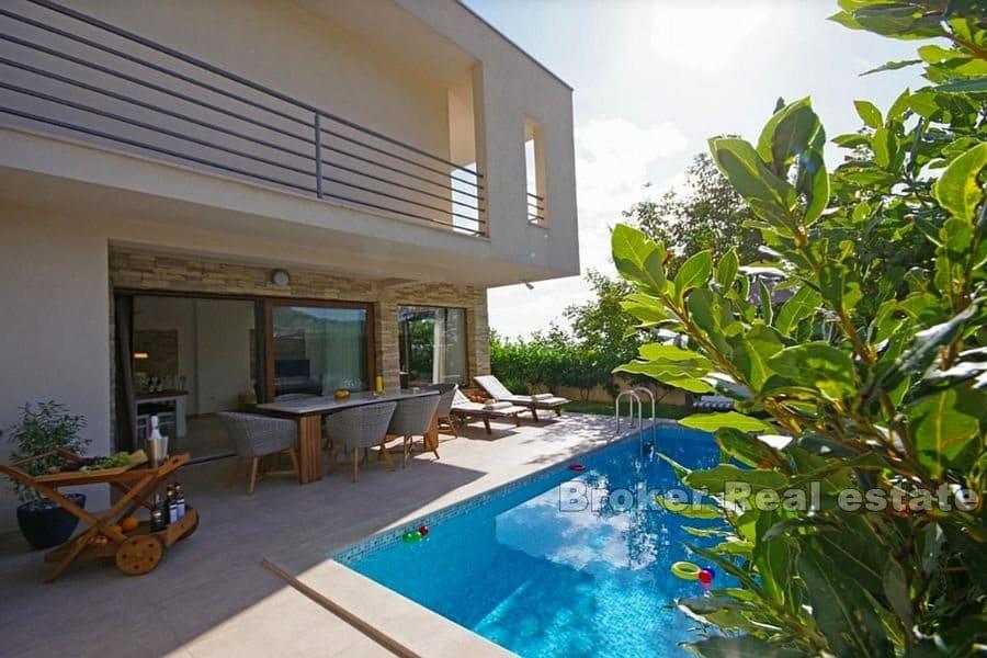 Villa bifamiliare con vista mare aperta