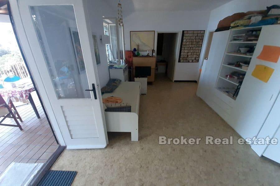 Hus i første rad ved sjøen