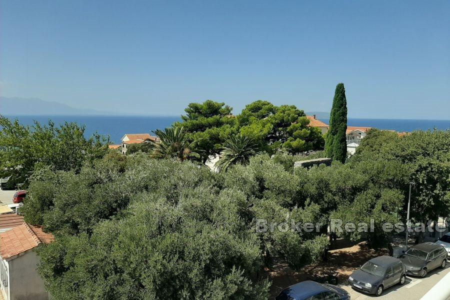 Apartment house with sea view