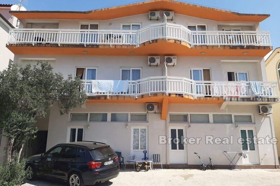 Apartmanska kuća s pogledom na more