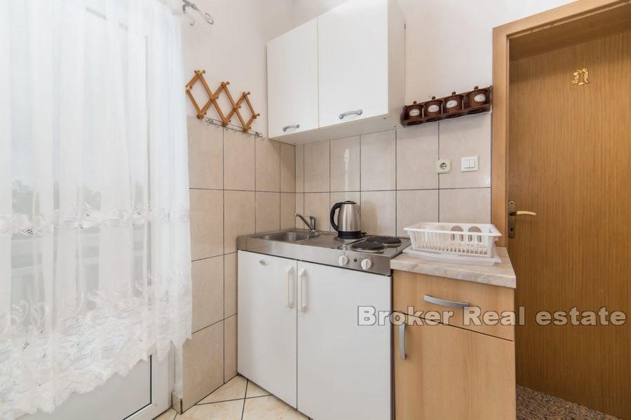 Dom z apartamentami z widokiem na morze