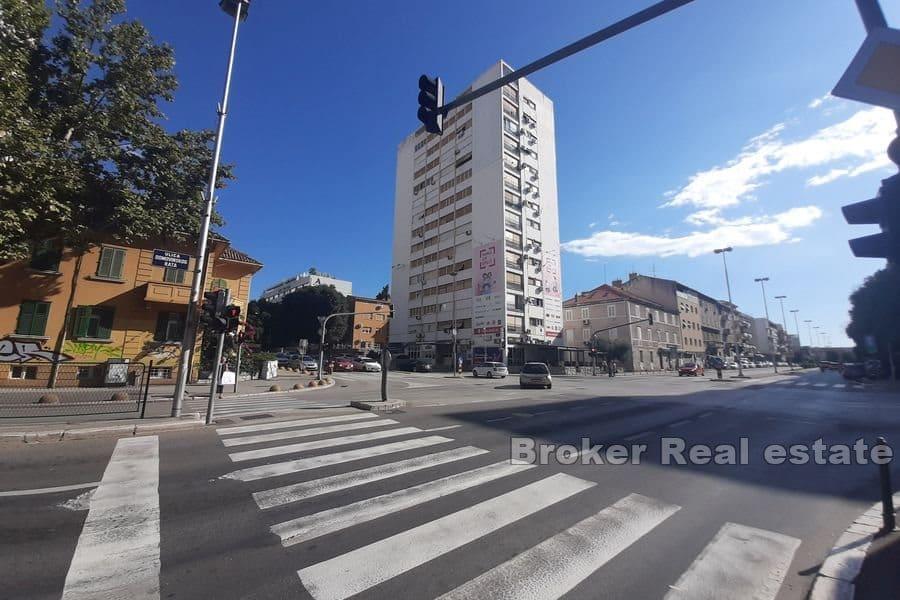 Forretningslokaler på et hyppig sted