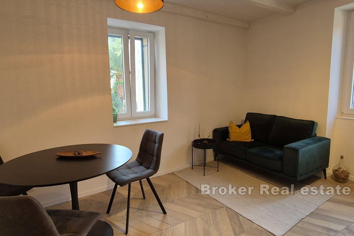 Renoverat stenhus nära havet