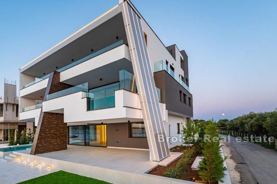 Spacious apartment in the first row to the sea