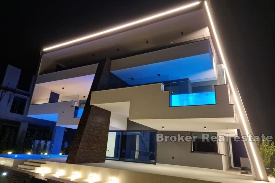 Prostorný apartmán v první řadě k moři