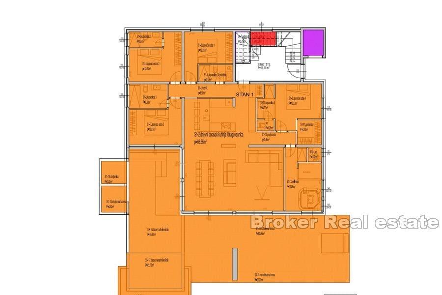 Spacious apartment in the first row to the sea