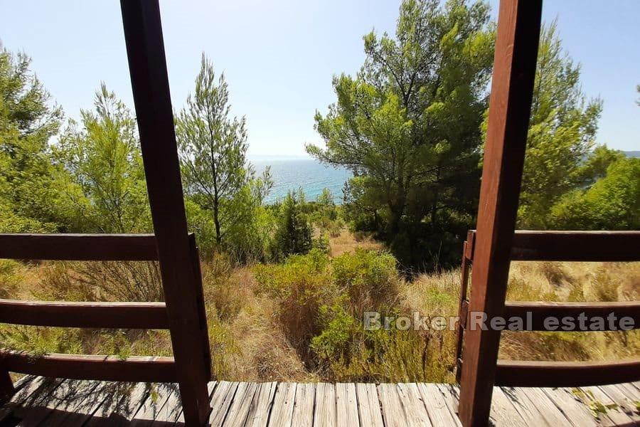 Parterowy dom na przestronnej działce nad morzem