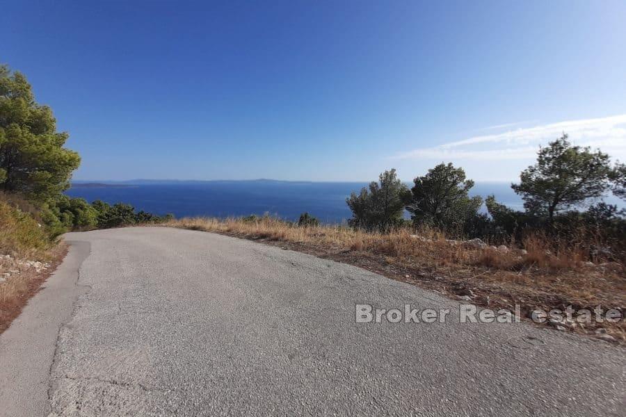 Building plot with an open sea view