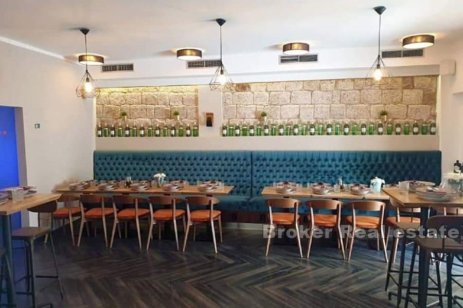 Restaurace ve starém městě