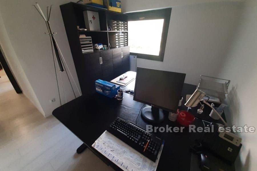 Trstenik, office space in a busy location