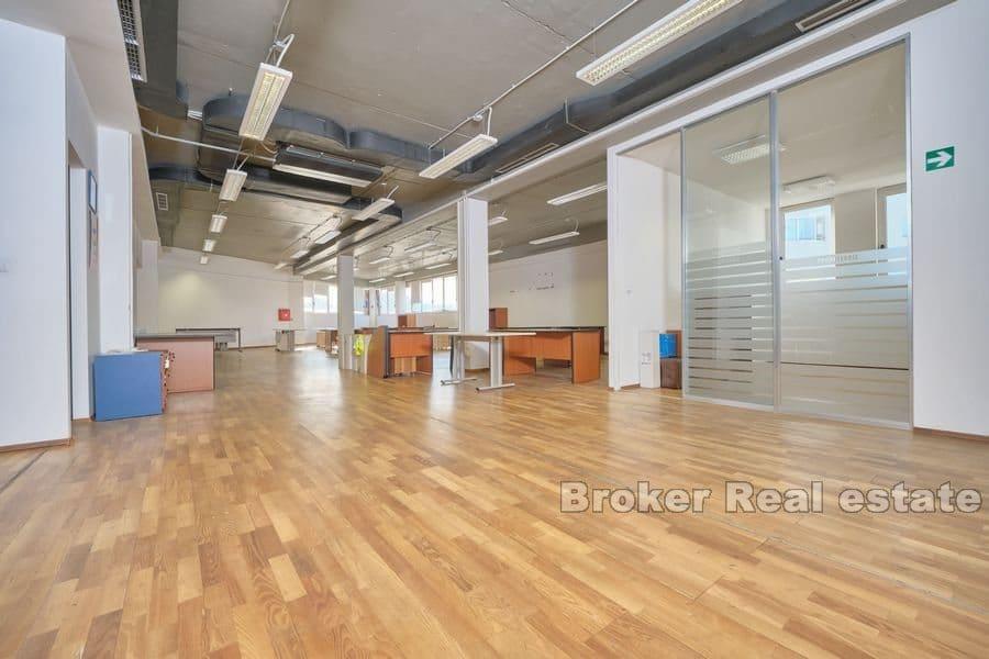 Espace commercial, à usage de bureau