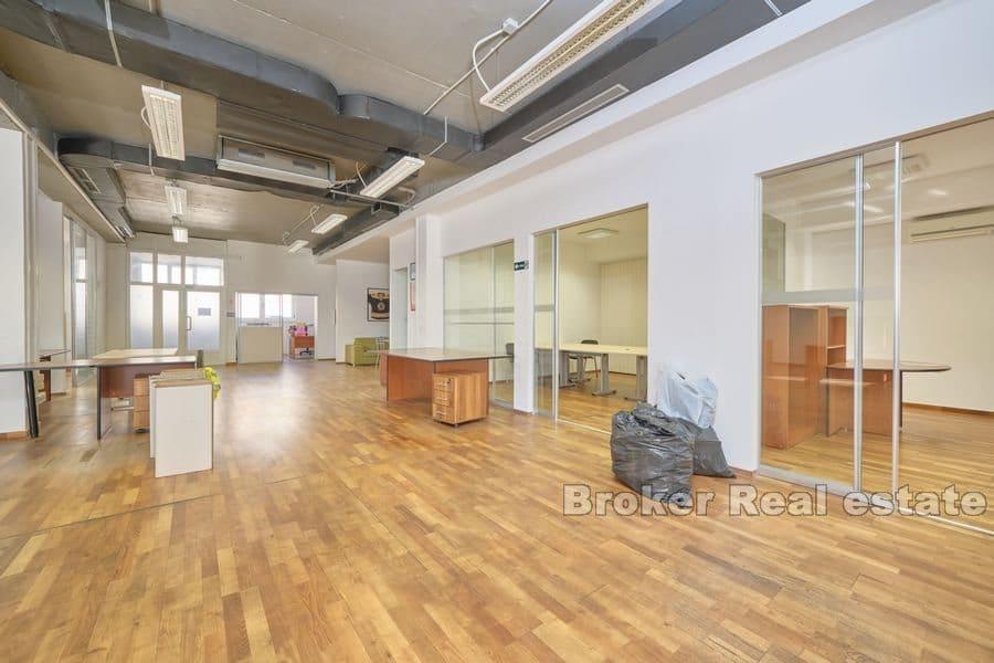 Espace commercial, à usage de bureau