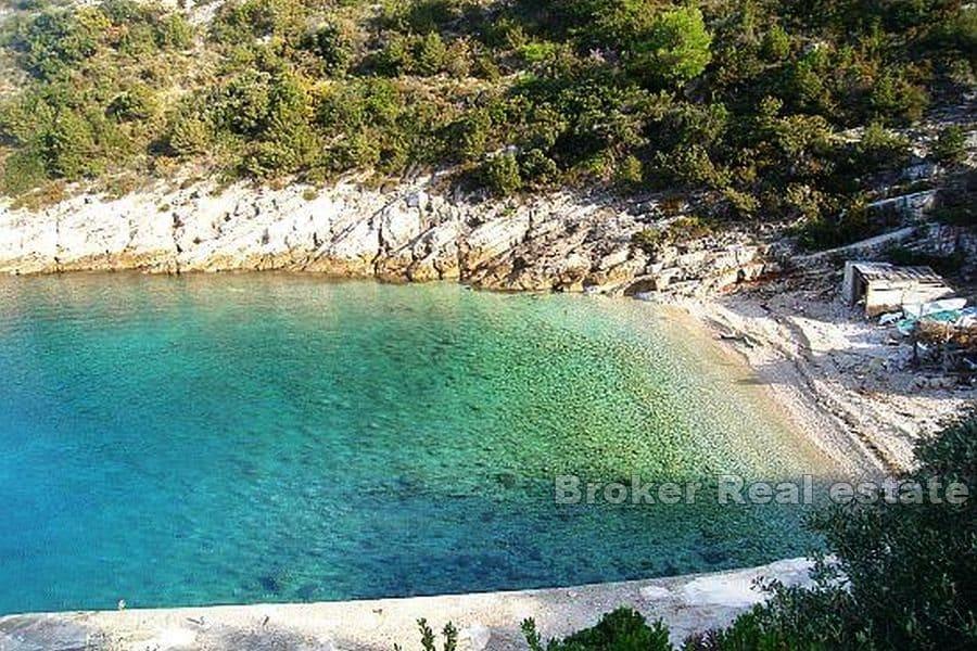 Строительный участок с руинами