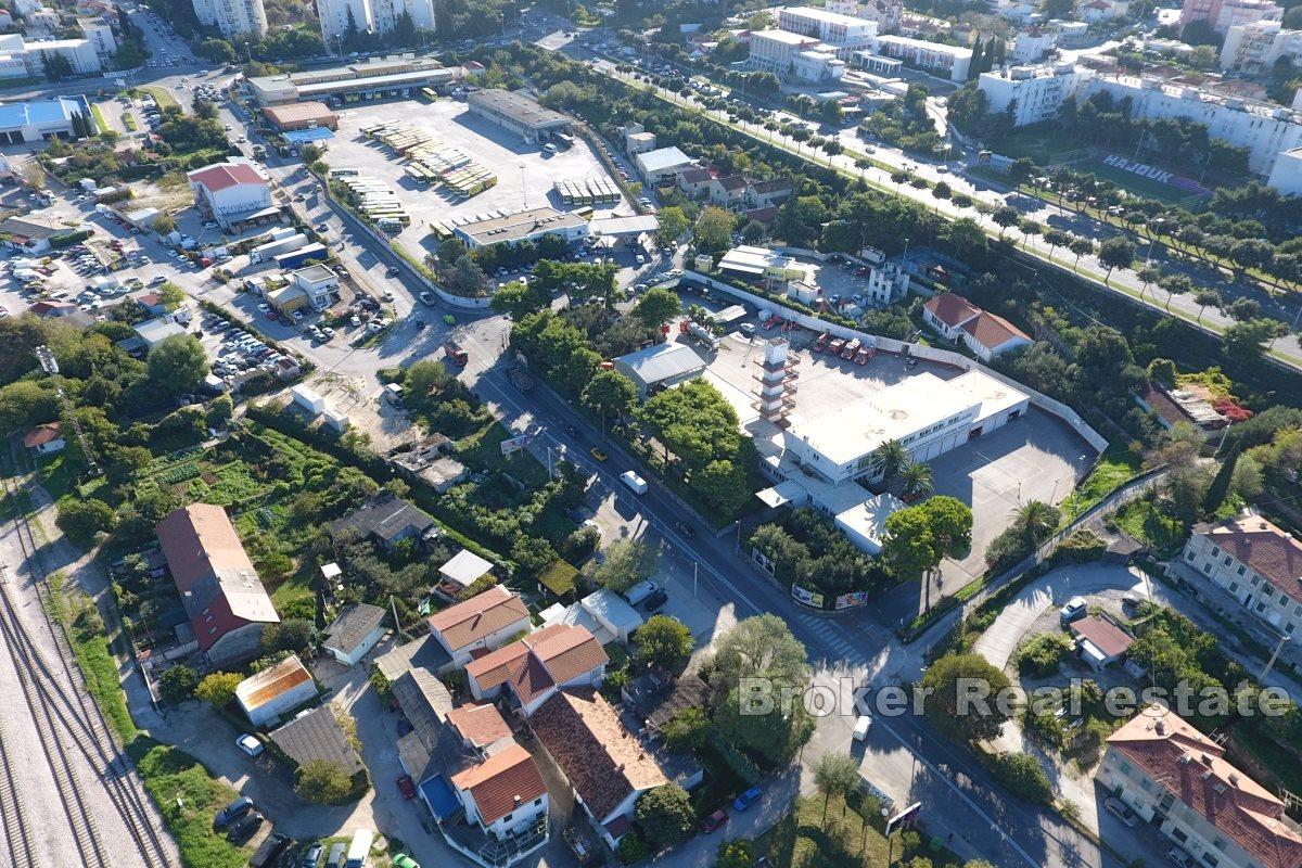 Građevno zemljište sa postojećim objektima