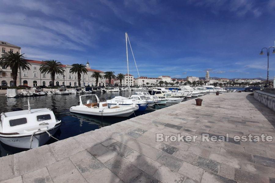 Espace de bureau élégant dans le vieux centre-ville