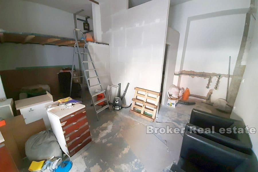 Lučac, powierzchnia biurowa z miejscem parkingowym