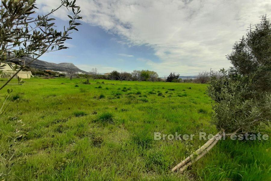 Spacious building plot with sea view