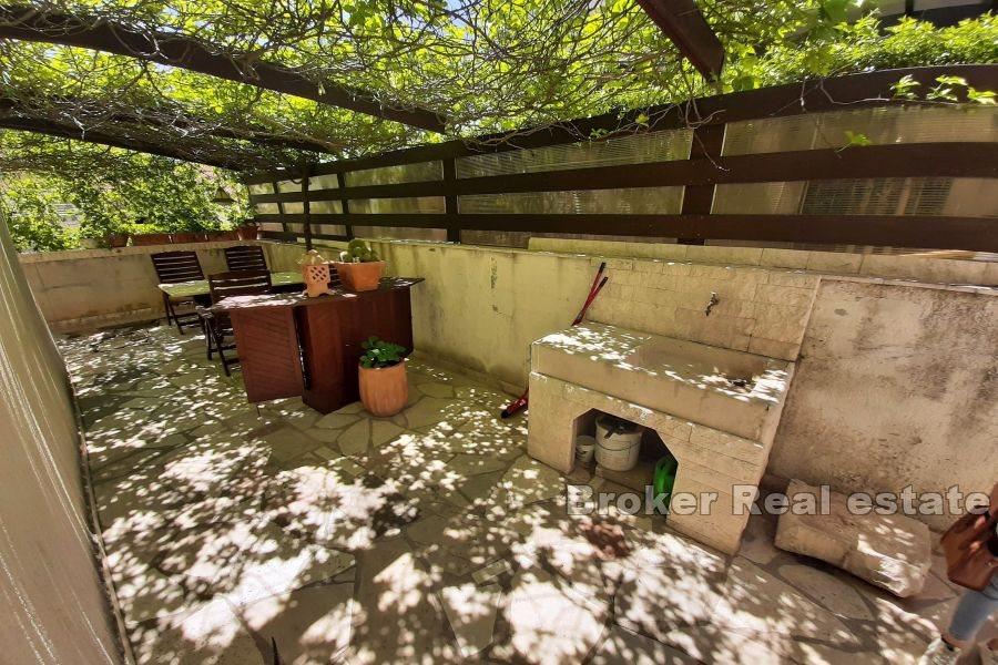Meje - Three bedroom apartment with a yard