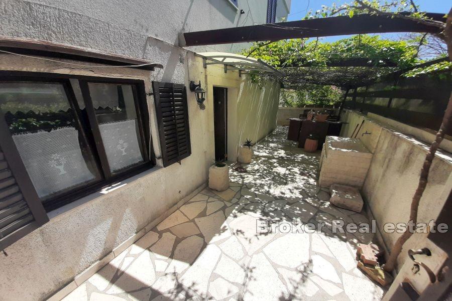 Meje - Three bedroom apartment with a yard