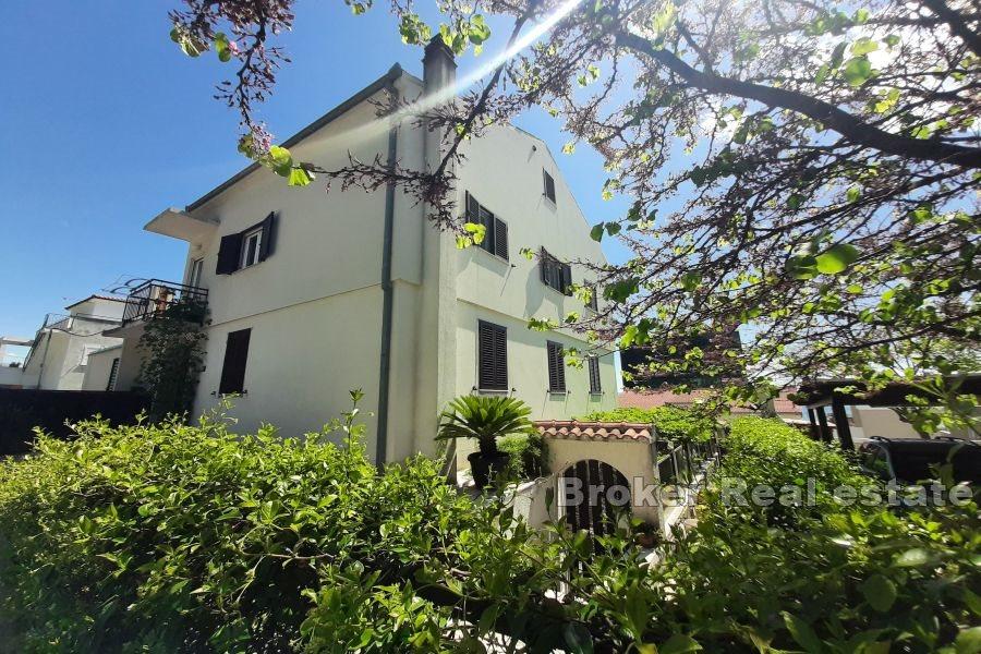 Meje - Three bedroom apartment with a yard