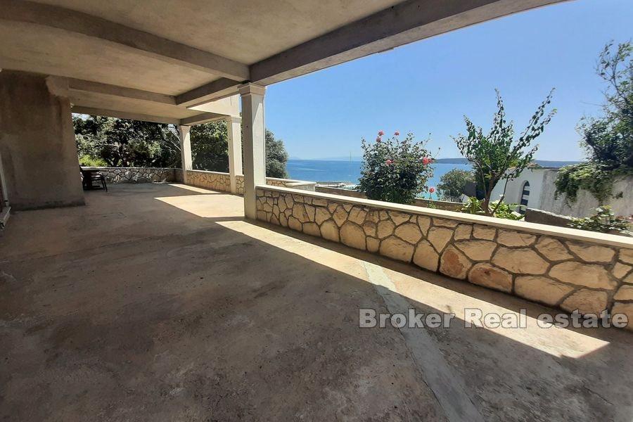 Ein geräumiges Haus in einzigartiger Lage am Meer