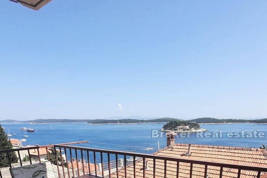 Ampio appartamento con vista mare