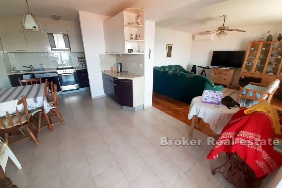 Przestronny apartament z widokiem na morze