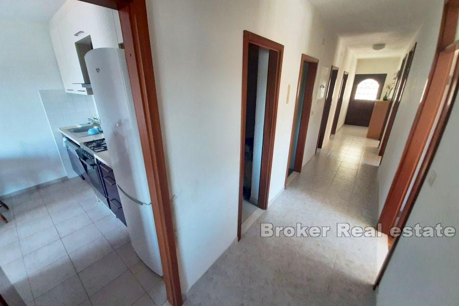 Prostorný apartmán s výhledem na moře