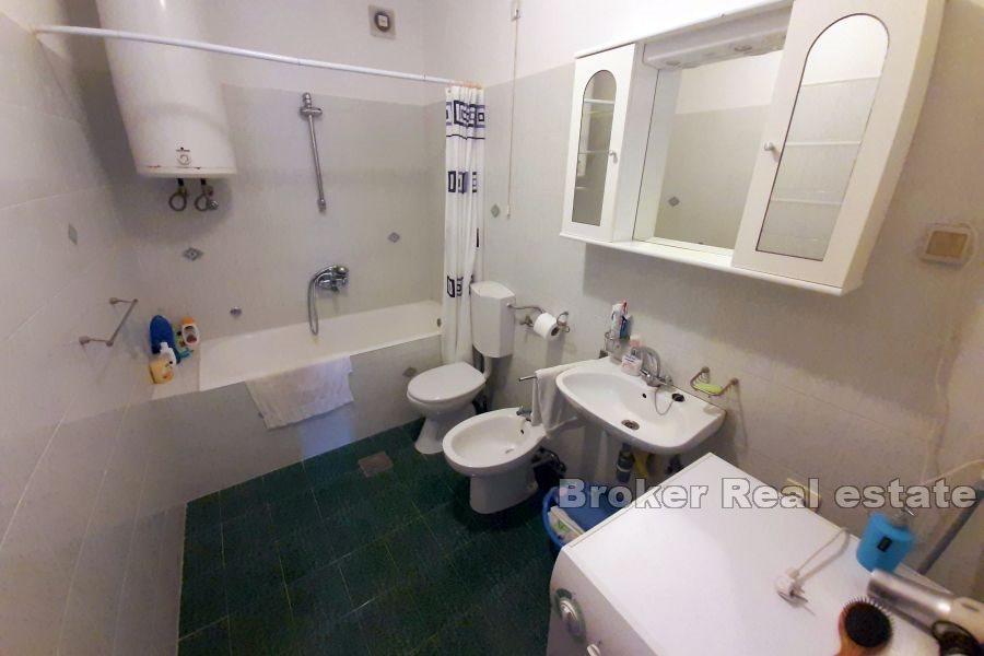 Prostorný apartmán s výhledem na moře